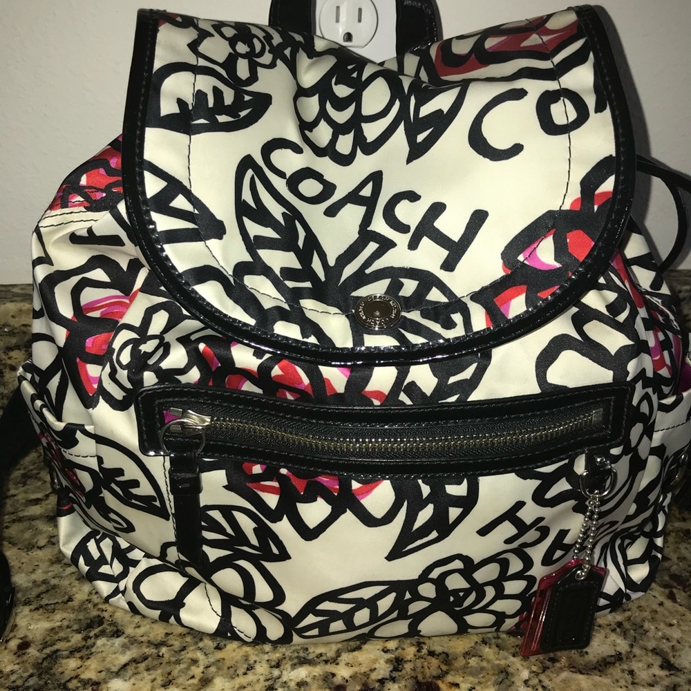 Coach XL Backpack ๐ Excellent Condition - Picture 2 of 8